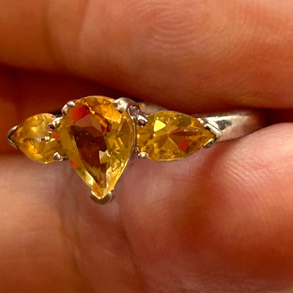 Topaz Pear Shaped Ring, flanked by 2 smaller Topaz🌟Price Drop🌟 - Picture 8 of 15